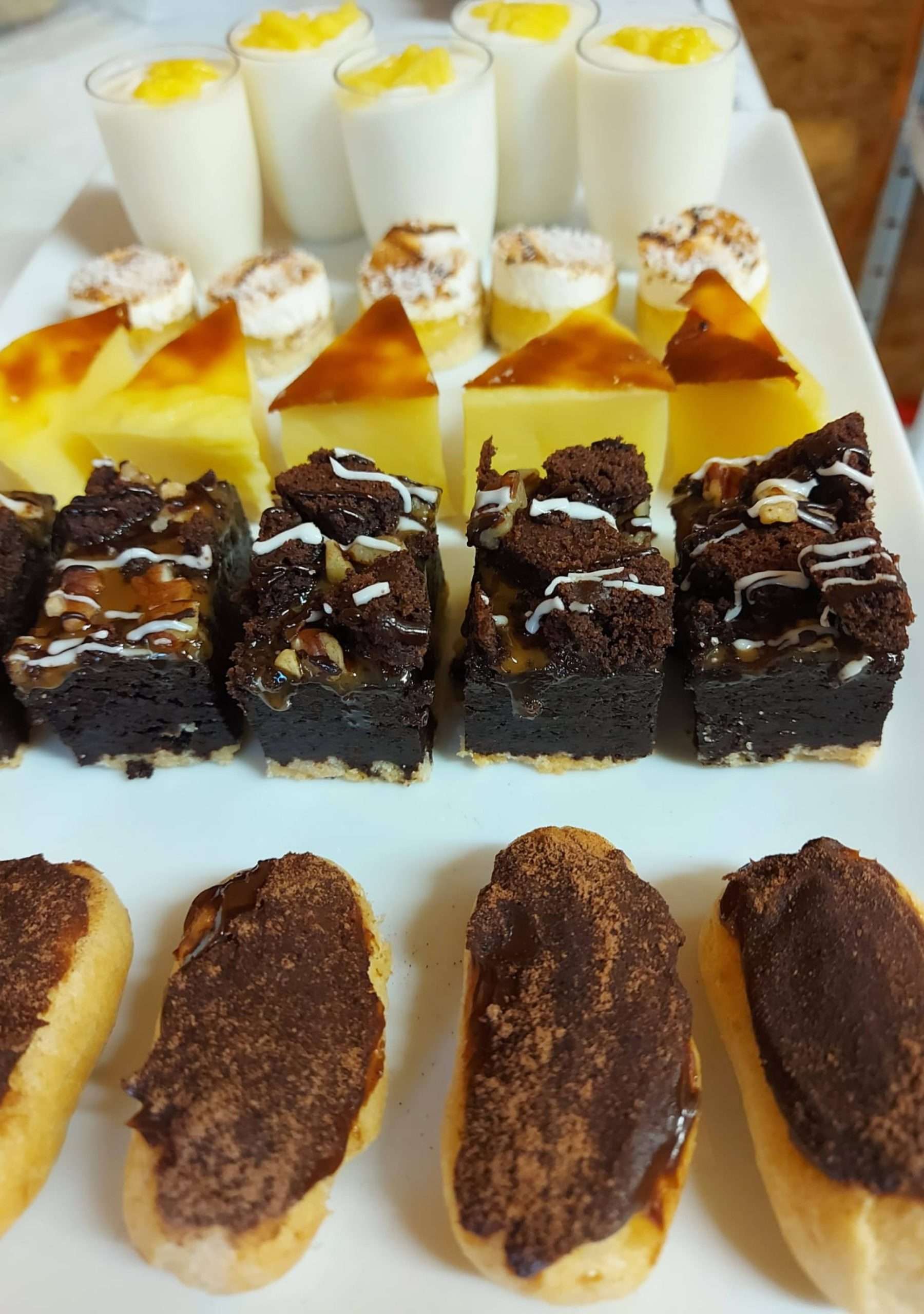 Image Dessertjes met chocolade en cheesecake